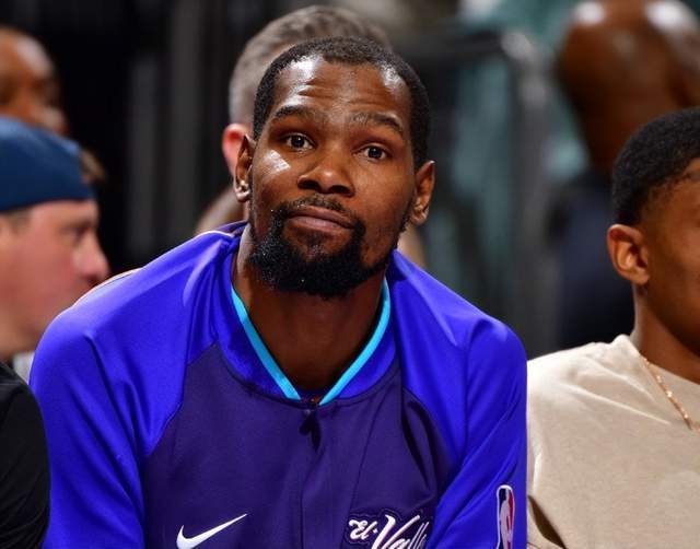 九游体育-杜兰特新星表现优异表现突出，湖人前途光明！观众掌声雷动-九游体育